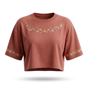 เสื้อครอปคอกลมลายดอกไม้ เสื้อยืดแขนสั้นถักนิตติ้งลำลองสำหรับผู้หญิง สีเอิร์ธโทน ODM OEM - Product Image 1