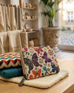 Bolsa de Cosméticos de Moda Vintage con Cierre de Cremallera Antirrobo, de Tela de Algodón Sólido con Diseño Geométrico Pintado a Mano por Elite Craft Studio - Product Image 1