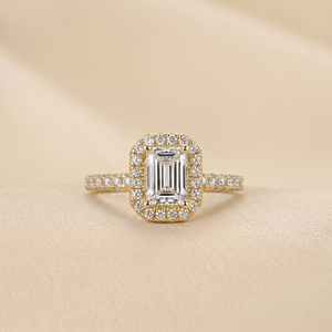 Bague de fiançailles en or 14 carats avec halo de diamants de laboratoire taille émeraude |   Bague de mariage en diamant pour femme |   Bijoux de Mariée Élégants en Cadeau - Product Image 5