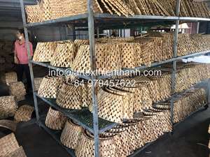 ผู้ผลิต OEM รับผลิตตามขนาดที่ต้องการ ผ้าคลุมฐานต้นไม้ทอจากผักตบชวา พร้อมช่องสำหรับเชือก ผ้าคลุมฐานต้นคริสต์มาสแบบธรรมชาติ ขายส่ง - Product Image 2