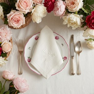 Serviettes en coton brodées de fleurs blanches vintage, serviettes en tissu à ourlet festonné de style campagnard français pour la fête nuptiale, le dîner et la décoration - Product Image 1