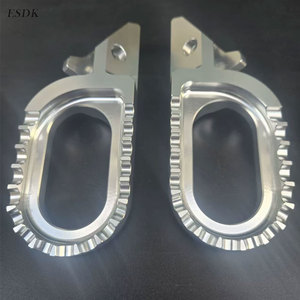 Repose-pieds en aluminium CNC de qualité supérieure pour Surron Ultra Bee Ebike, plus large et plus long, avec décharge <span class=keywords><strong>automatique</strong></span> de boue, marchepieds pour moto tout-terrain - Product Image 3