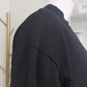 T-shirt unisexe de luxe à col montant, coupe oversize, épaules tombantes, 100 % coton épais 250 g/m², manches courtes, personnalisable - Product Image 4