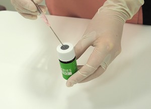 Consumibles Dentales Profesionales de Vanguardia, Carisolv A, Vial de 10 ml, Tratamiento de Caries - Product Image 4