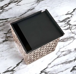 Porta Pañuelos de Alta Calidad con Incrustaciones de Madreperla, Mosaico de Conchas Hecho a Mano, Arte Decorativo de Lujo para Sala de Estar o Dormitorio - Product Image 1