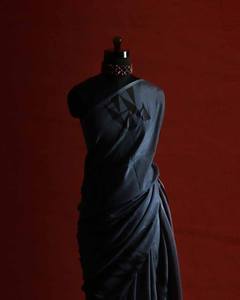 Sari en organza de soie de marque UDDUP avec imprimé numérique Lahariya pour les occasions festives, cadeau de Deepawali, fabriqué à la main en Inde, unisexe - Product Image 5