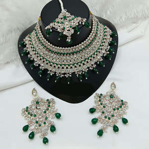 Ensemble de colliers ras du cou de créateur avec pierres autrichiennes scintillantes, perles et breloques - 10575612DGR Accessoire de mode élégant et tendance - Product Image 1
