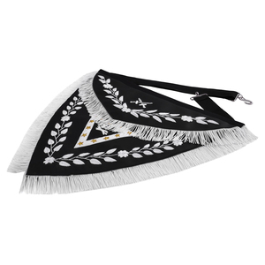 Delantal Reversible de Piel de Cordero de los Caballeros Templarios con Insignias Bordadas Blancas en Cuero Negro - Product Image 2