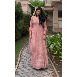 BATA DE TRABAJO TRADICIONAL GEORGETTE BORDADO SECUCE PALAZZO CON DUPATTA BEBÉ ROSA - Product Image 1
