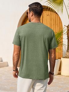 Camiseta de Manga Corta Verde Oliva para Hombre con Estampado de Bosque al Atardecer, Cuello Redondo Informal, Corte Regular, Camiseta de Jersey de Algodón - Product Image 2