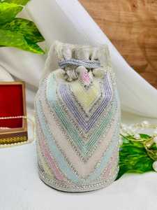 Sac seau en lin perlé pour femme, style bohème géométrique, fermeture magnétique, sac de luxe fait main pour fêtes et mariages, accent doré élégant - Product Image 6
