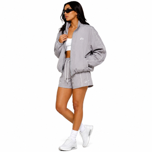 Conjunto de Chaqueta Cortavientos Gris Oversize y Pantalones Cortos con Cierre Frontal, Estilo Deportivo Unisex, Tejido Ligero, Sudadera con Capucha para Primavera - Product Image 4