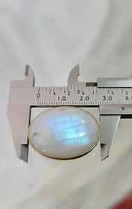 Lote al por mayor de colgantes hechos a mano con bisel para mujer, de cristal de piedra lunar arcoíris natural, chapados en oro de latón. - Product Image 1