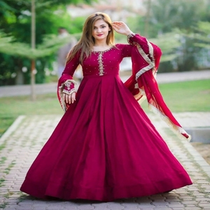 Ensemble de robe de soirée 3 pièces en mousseline de soie traditionnelle de haute qualité pour femmes, avec châle brodé pour mariage et fête - Product Image 1