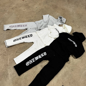 ชุดกีฬาฤดูหนาวลำลองสำหรับผู้ชาย ปักลายสวยงาม ผ้าฝ้ายนุ่มสบาย ดีไซน์ชุดเซ็ตขาสั้น ผ้าถัก - Product Image 1