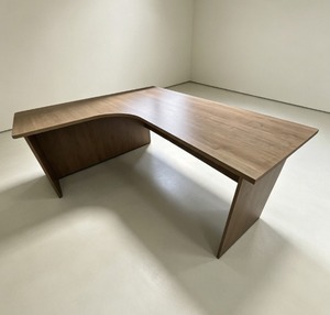 Table de conférence en bois en forme de L, design minimaliste, mobilier de bureau stable, usage commercial - Product Image 1