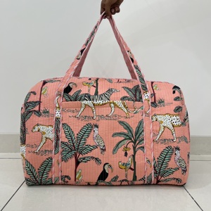 Grand sac de voyage matelassé en coton avec fermeture éclair, sac de week-end fait main, sac de sport imprimé au bloc, sac de voyage élégant pour la nuit - Product Image 1