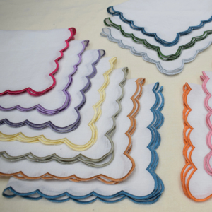 Serviette en lin faite à la main avec bord festonné brodé, serviette de table en lin de luxe, serviette de table pour mariage, décoration de table - Product Image 1