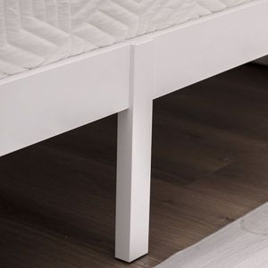 Struttura letto matrimoniale in pino bianco con pannelli verticali e costruzione in compensato - Product Image 6