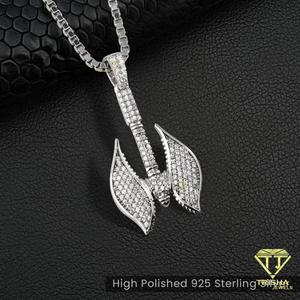 Pendentif de style designer avec un look streetwear hip-hop luxueux et une finition glacée - Product Image 2