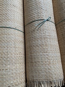 Tissage en rotin durable de haute qualité, respectueux de l'environnement, fait main, tissage diagonal, motif carré, bleu lotus, Leccie Nguyen Direct - Product Image 1