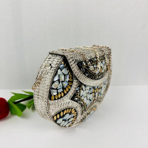 Bolso de mano con cuentas de nácar pulido artesanal de Metal hecho a mano de lujo moderno para escultura de mosaico de concha accesorio nupcial - Product Image 1
