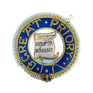 Badge de manoir de signature royale, Badge de cape, idéal pour le déguisement - Product Image 1