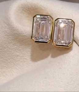 Boucles d'oreilles solitaires en diamant de laboratoire scintillant 1,00 carat, taille émeraude, pour unisexe, en or massif 14 carats, bijoux fins pour fiançailles et promesse - Product Image 3