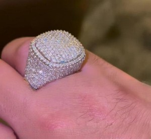 Anillo de cóctel de oro macizo de 18 quilates para hombre, con diamantes, diseño de escudo, engaste pavé, corte brillante redondo, estilo hip-hop, para uso diario - Product Image 1