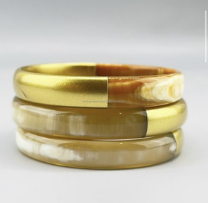 Pulseras sofisticadas de cuerno de búfalo, brazaletes blancos y negros naturales para mujer - Product Image 1