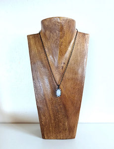 สร้อยคอจี้หินมูนสโตนสีรุ้งทำมือ รูปทรงลูกบอลไม้ไผ่ เชือกสีดำธรรมชาติ สไตล์โบโฮ เครื่องประดับคริสตัลบำบัด เหมาะสำหรับเป็นของขวัญ - Product Image 3