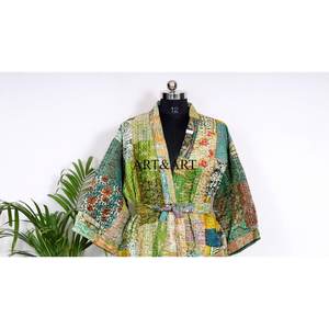 Robe d'été faite à la main, kimono en soie Kantha cousu main, ceinture, patchwork floral bohème, peignoir unisexe, vêtements de nuit pour femmes - Product Image 4