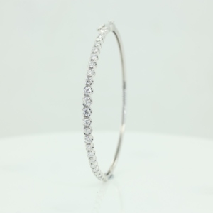 Bracelet de mariage en argent 925 plaqué or avec rangée de moissanite pour femmes VVS VS Élégant Starsgem - Product Image 3