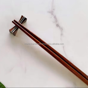 Baguettes en bois foncé de qualité supérieure pour la salle à manger | Option faite à la main, antidérapante, réutilisable et écologique pour tous les jours ou les occasions spéciales - Product Image 1