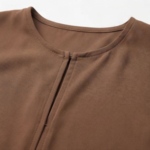 อาบายะผ้าโพลีเอสเตอร์เนื้อนิ่มแบบเปิดด้านหน้า สีพื้น ผ้าไนดา น้ำหนักเบา ประดับลูกปัด เรียบง่าย สุภาพ สไตล์อิสลาม มุสลิม แบบสั่งตัดได้ ลายผีเสื้อ - Product Image 4