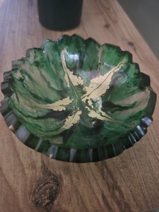 Cuenco de Resina Hecho a Mano con Forma de Pétalo, Centro de Mesa Iridiscente, Cuenco Artístico Único, Regalo Decorativo para el Hogar - Product Image 3