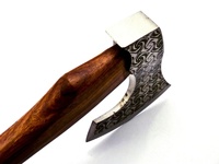 Hache à double lame personnalisée faite à la main, tête de tomahawk en acier à haute teneur en carbone, manche en bois de rose, étui en cuir fin, gravure au laser, noir