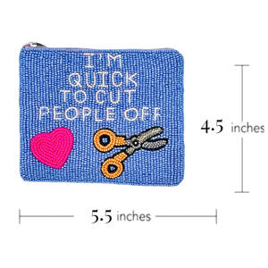 Porte-monnaie à fermeture éclair avec broderie de fleurs en perles, motif de citation amusante, sac à main artisanal, pochette, cadeau personnalisé en gros, design tendance et à la mode - Product Image 3