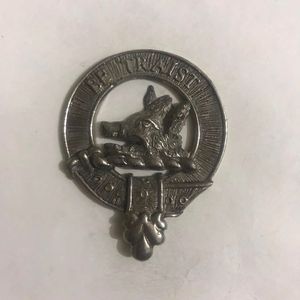 Con la cabeza de un león que surge de una corona antigua, es el escudo oficial del Clan MacLaren. - Product Image 2