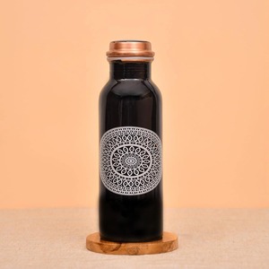 Botella de Agua de Cobre Puro Premium y Juego de 2 Vasos con Impresión de Mandala Intrincada, Hechos a Mano, Ayurvédicos, 100% Cobre Puro - Product Image 3