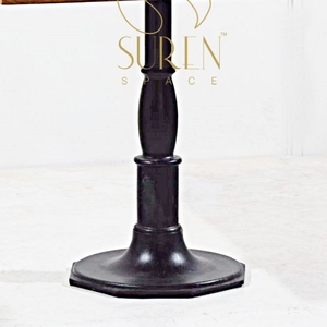Nouvelle table de designer indien, fabriquée à la main, exclusive, avec pieds en fonte, design industriel moderne, écologique et robuste, pour usage commercial - Product Image 1