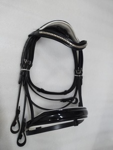 Brida de cuero para caballo de excelente calidad con cejuela patentada, disponible con cejuela tipo clincher, disponible con calidad y precio de exportación. - Product Image 1