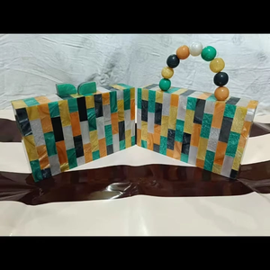 Bolso de mano de resina hecho a mano de la mejor calidad con diseño efecto mármol, elegante bolso de resina para la noche, accesorio para damas. - Product Image 6