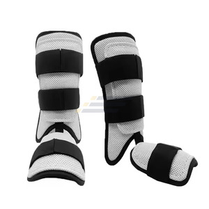 Protège-tibias de baseball noirs solides avec couverture du pied, protection renforcée, protection professionnelle, sangles réglables en PU - Product Image 1