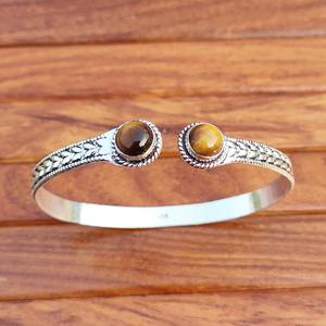 Bracelets en laiton avec pierres précieuses naturelles pour un usage quotidien, la méditation et la thérapie de guérison, disponibles à un prix abordable en provenance d'Inde. - Product Image 3