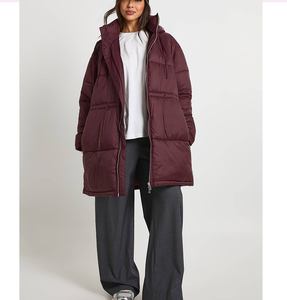 Veste matelassée ODM North Burgundy, résistante à l'eau, avec capuche amovible, motif personnalisé, pour voyager en hiver, veste en duvet pour femmes - Product Image 2