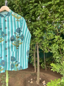Veste matelassée tendance pour couple, faite à la main en coton imprimé, légère et chaude pour le quotidien et les occasions décontractées - Product Image 3