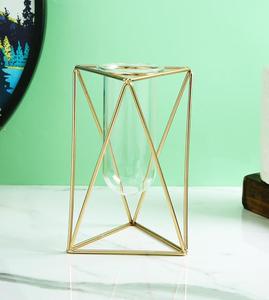 Vase moderne géométrique en métal plaqué or avec insert en verre transparent pour la décoration de bureau, plantes vertes et fleurs d'intérieur - Product Image 4