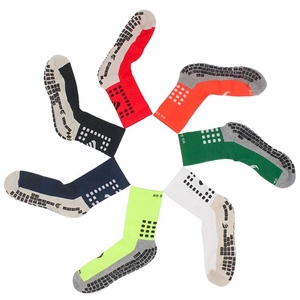 Calcetines deportivos personalizados de poliéster de alta calidad al por mayor - Product Image 4