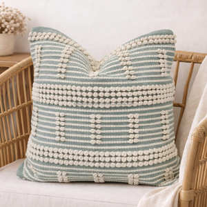 Coussin décoratif géométrique gris et blanc, housse de coussin en laine et coton style bohème, accent tissé de style marocain pour les intérieurs neutres - Product Image 6
